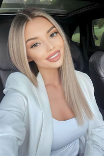 Novia de plovdiv dobrinka con pelo Rubio y edad 27