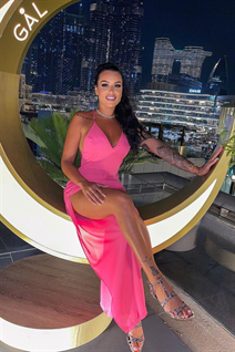 Fille de zagreb victoria aux cheveux Noirs, age 28