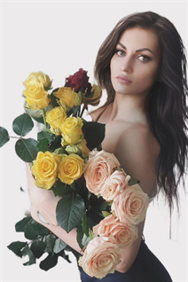 Date ukrainian girl olga from kyiv with Dark Brown hair age 25