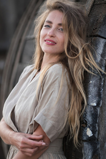 Lady from Ukraine natalia from kyiv with Light Brown hair age 37