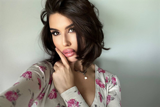 Single Ukrainian bride alika from berlin with Dark Brown hair age 27 photo-23