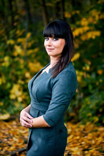 Dating ukrainian girl vika from poltava with Dark Brown hair age 40