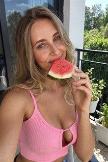 Girl in Ukraine oksana from kyiv with Dark Brown hair age 35