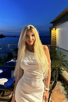 Bride from salzburg ilona with Blonde hair age 39 photo-5
