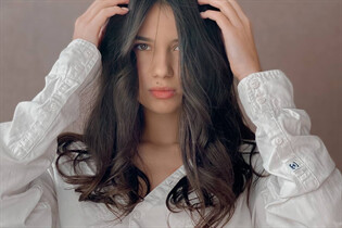 Ukrainian bride julia from kiev with Black hair age 26 photo-15