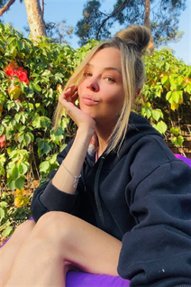 Fille célibataire ukrainienne anastasia de kyiv avec Blond cheveux, âge 42