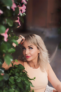 Ukrainian beauty olga from smila with Blonde hair age 40