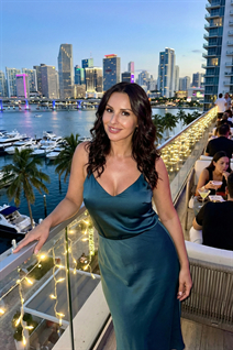 Bride from katowice julia with Dark Brown hair age 42