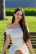 Beauté ukrainienne iryna de kyiv avec Noirs cheveux, âge 31