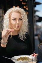 vienna mariée inna avec Blond cheveux, âge 36 photo-4