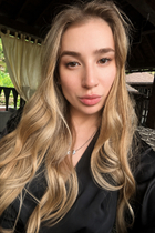 Rencontre une femme ukrainienne kristina de kyiv avec Chatain clairs cheveux, âge 23