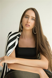 Single ukraine aleksandra from kharkov with Dark Brown hair age 20