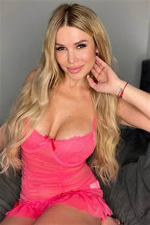 Deslumbrante novia ucraniana maria de dnipro con pelo Marrón oscuro y edad 40