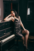 Femme tchèque olga de prague avec Noirs cheveux 40 ans photo-2