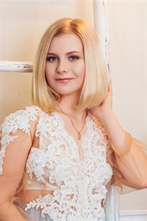 Ukrainian women julia from poltava with Blonde hair age 23
