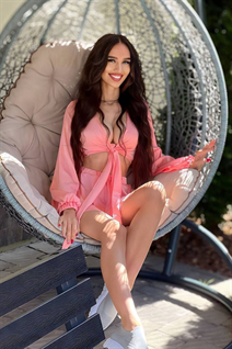 Single ukrainian girl vladlena from zaporizhzhia with Dark Brown hair age 24