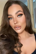 Mujer perfecta erin de manchester con pelo Marrón oscuro y edad 28 photo-1