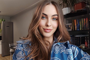 Dating a german girl varvara from berlin with Light Brown hair 20 years old photo-58