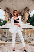 Femme parfaite daria de valvasone avec Chatain clairs cheveux, âge 36 photo-2