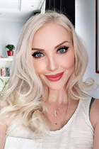 Mariée de kusadasi nataliia avec Blanc gris cheveux, âge 55 photo-3