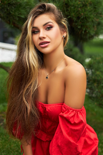 Hermosa mujer ucraniana victoriya de ivano-frankivsk con pelo Marrón claro y edad 25