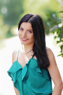 Pretty Ukrainian woman anna from kharkov with Dark Brown hair age 32