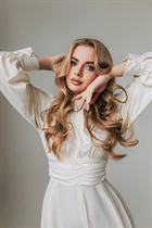 Pretty girl nadia from miami with Light Brown hair age 22 photo-3