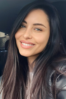 Dame ukrainienne yuliia de chernivtsi avec Brunette cheveux, âge 40