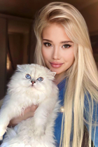 Dating a moldovan girl anna from kishinev with Blonde hair age 27 photo-5