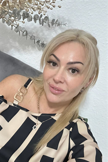 German woman galina from emmerich am rhein with Blonde hair 48 years old