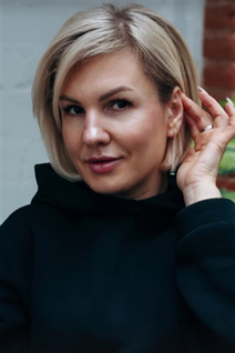 Encantadora chica ucraniana karina de zhytomyr con pelo Rubio y edad 45