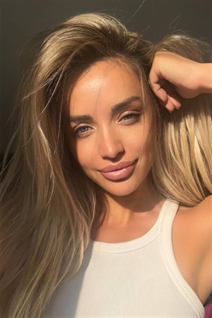 chicago mariée natalia avec Blond cheveux, âge 46