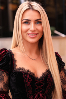 Chica de geneve viktoria con pelo Rubio y edad 39
