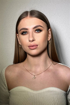 Fille célibataire ukrainienne yuliia de kyiv avec Chatain clairs cheveux, âge 21 photo-5