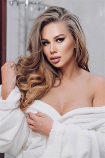 Pretty ukrainian girl inna from kiev with Blonde hair age 40