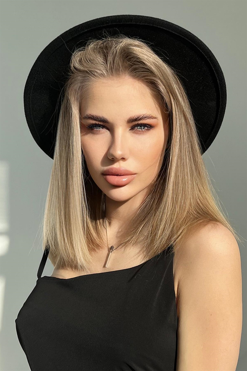 Charming Alisa (22 y.o.) from Moscow with Blonde hair - ID 319452 ...