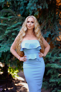 Mariée ukrainienne par correspondance elena de kharkov avec Blond cheveux, âge 45