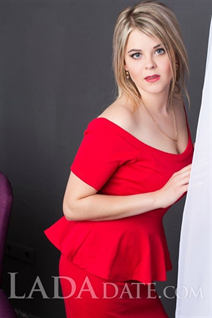 Ukrainain women victoriya from nikolaev with Blonde hair age 29
