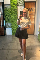 Single Ukrainian lady tetiana from poltava with Blonde hair age 40 photo-1