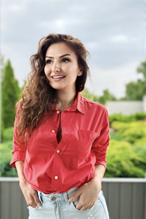Hermosa chica ucraniana nadezhda de dnepr con pelo Marrón claro y edad 32