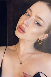 Jolie femme ukrainienne uliana de paris avec Blond cheveux, âge 25