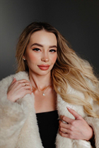 Ukrainian single woman yana from slavuta with Light Brown hair age 27 photo-3