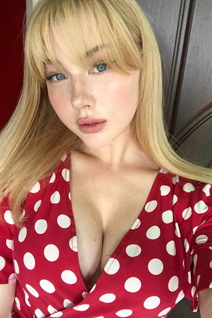 Belle mariée ukrainienne anastasia de kharkiv avec Blond cheveux, âge 25