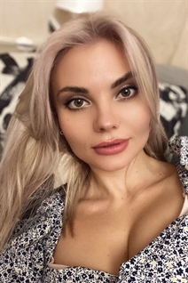 Novia ucraniana anna de kyiv con pelo Rubio y edad 35