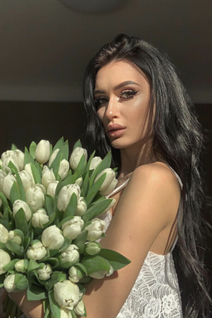berlin bride alina with Black hair age 21