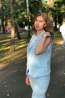 Ukrianian women yana from shargorod with Dark Brown hair age 23