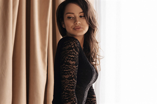 Ukrainian girl alina from odessa with Dark Brown hair age 29 photo-4