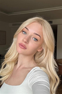 Date ukrainienne zina de kiev avec Blond cheveux, âge 23