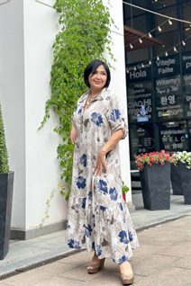 almaty mariée mayra avec Noirs cheveux, âge 50