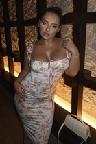 Romanian woman smaranda from bucharest with Dark Brown hair 27 years old photo-5
